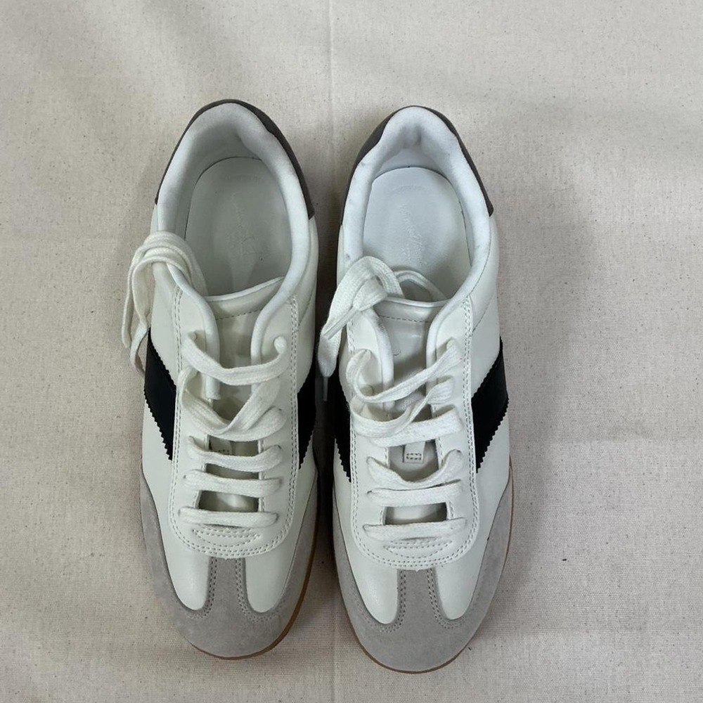 Retro-inspired white‎ sneakers